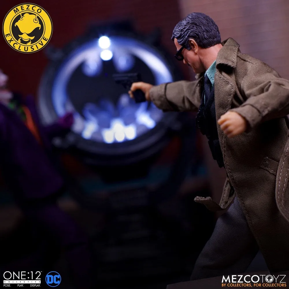 Mezco One 12 x DC Commissioner Gordon and Bat Signal Deluxe Edition [2019 SDCC]